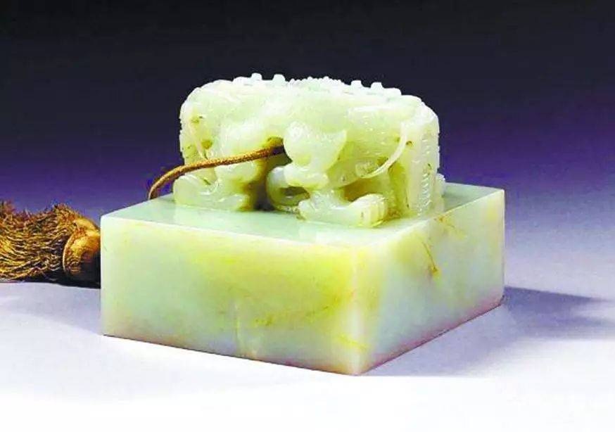 快手翡翠原石直播号哪里买这款乾清“传世印玺”，拍价高达8000万！  第3张