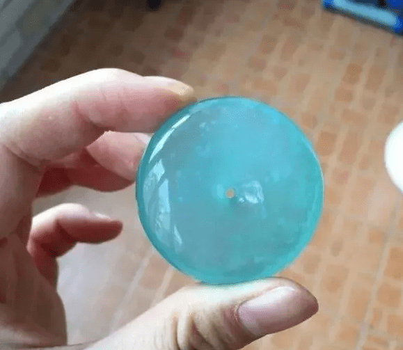 绿色的翡翠手镯神秘“网红”玉石品种，价格全靠吹，真的不值钱！  第20张