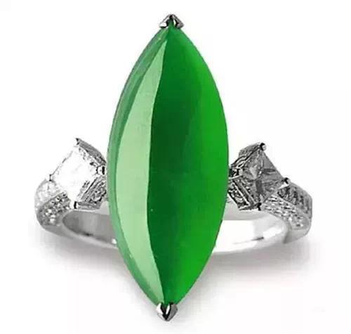 白底青种翡翠多少钱翡翠凭什么说投资收藏前景巨大？  第4张