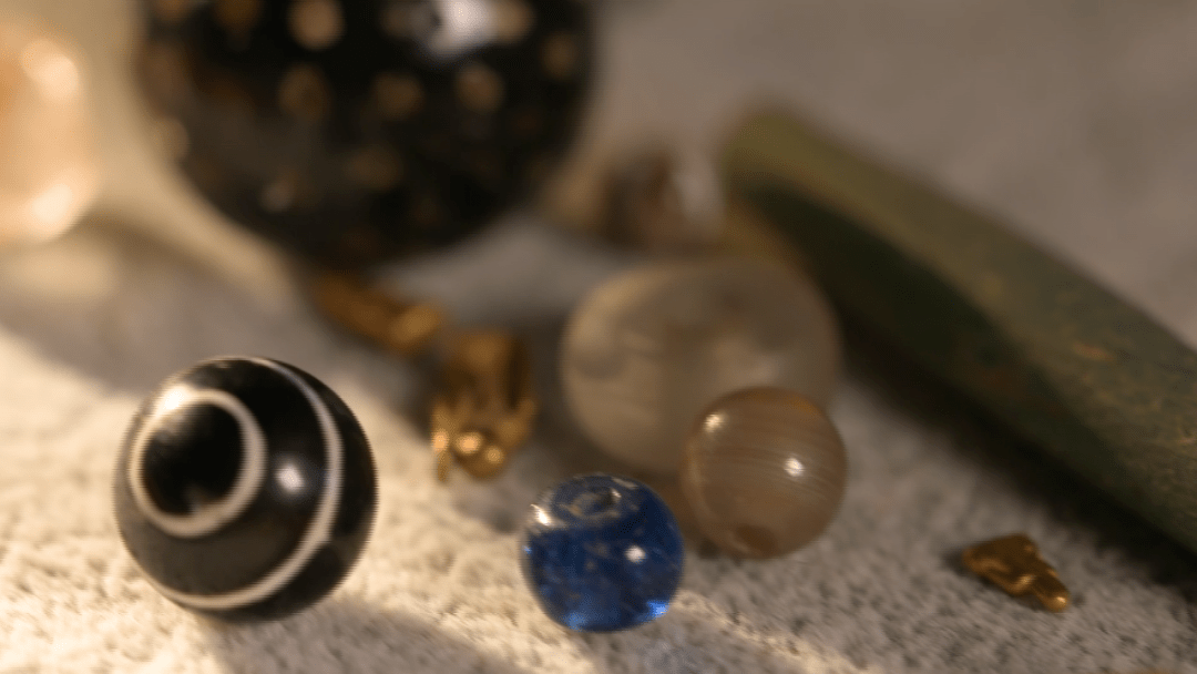 多粒翡翠群镶吊坠路边随手捡的一颗丑珠子，竟然价值连城？！  第4张