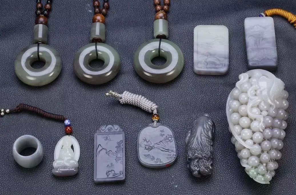 糯米种翡翠手镯价格从2020看2021，玉石行业将有哪些大变化？  第9张