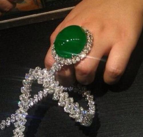 翡翠原石木纳怎么看顶级，极品翡翠，有人一辈子没见过！有钱或许都买不到了吧  第21张