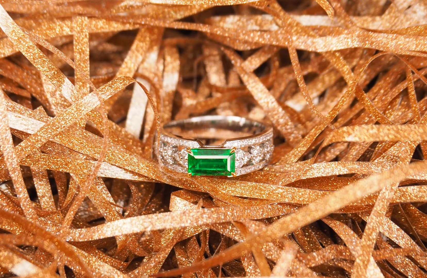 宝石级翡翠为什么祖母绿多裂多杂质还这么昂贵？  第2张