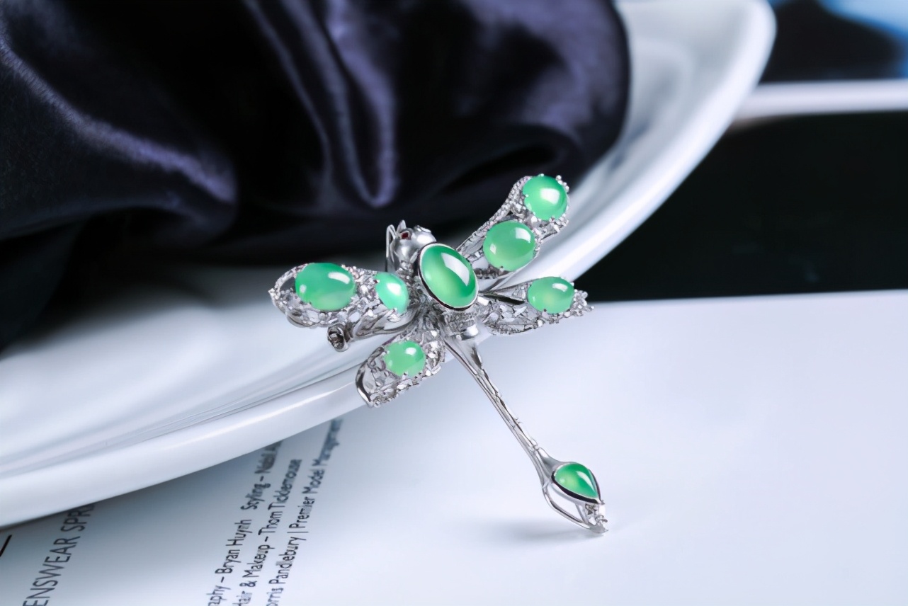 翡翠原石如何处理关于翡翠升值保值的问题，你了解多少？  第5张