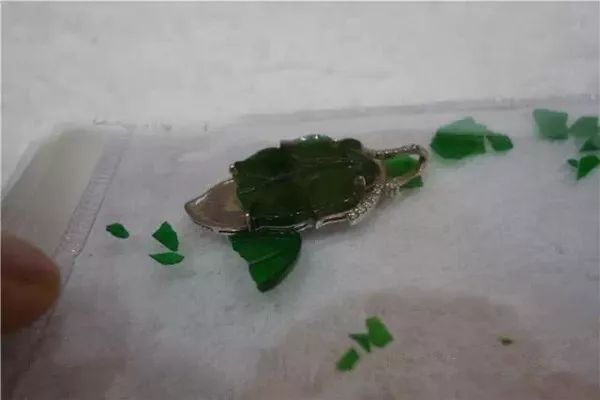 王朝翡翠貔貅满绿翡翠都是极品？如果这么认为就大错特错了  第11张