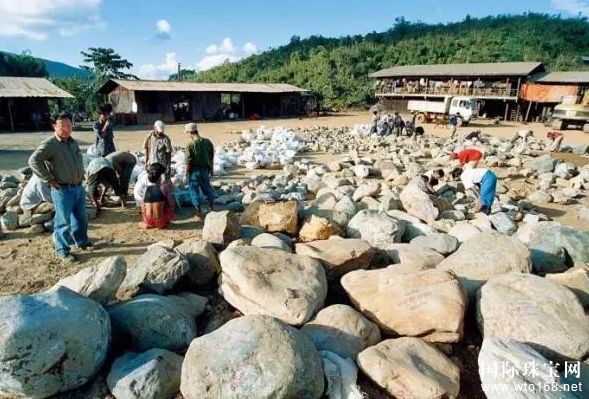 买几十万翡翠的就是土豪？高货翡翠价格你根本想不到！  第5张