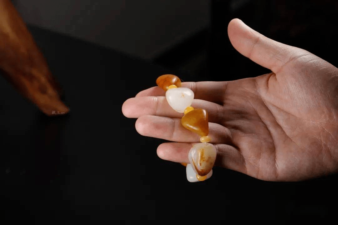 为何优秀的人都玩起了玉？玩玉到底玩的是什么？  第1张