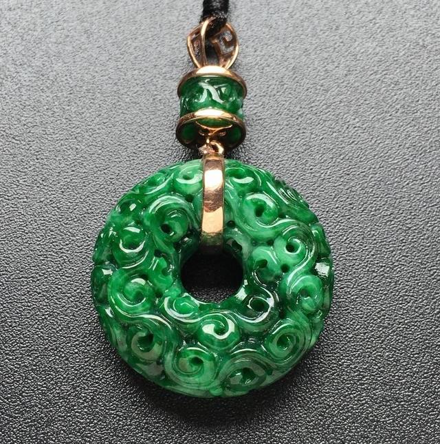 翡翠以绿为贵，你都知道怎么分辨吗？  第20张