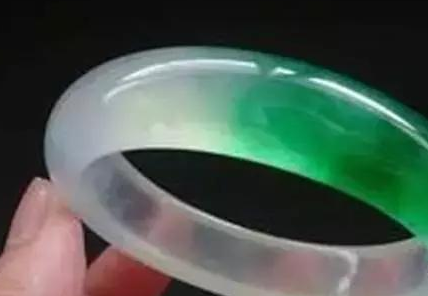 翡翠手镯的行情价格  第3张