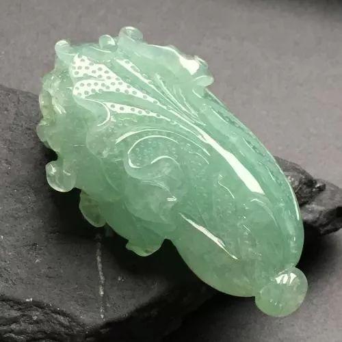 揭阳翡翠手镯批发冰糯种翡翠的价格如何？它属于什么档次？  第6张