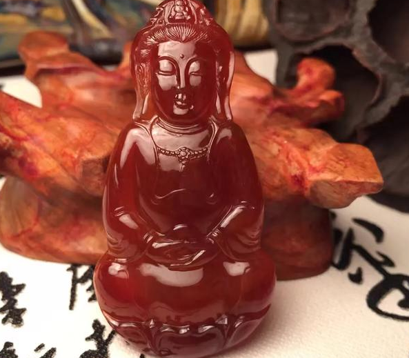 翡翠红色系列：鸡冠红的翡翠收藏价值高，成为市面上最抢手的翡翠  第4张