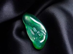 透亮莹润的翡翠项链吊坠   第1张