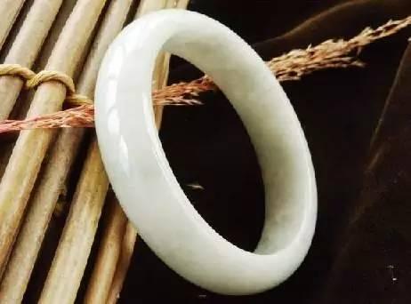 什么颜色的翡翠手镯最全翡翠品种大全，图文详解！  第24张