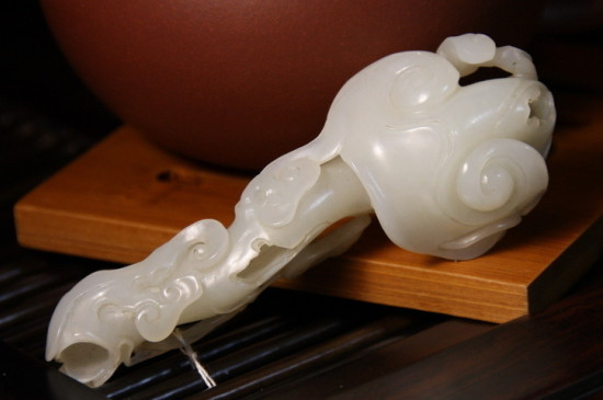 女人脖子戴玉如意好吗，女人脖子戴玉如意好   第2张