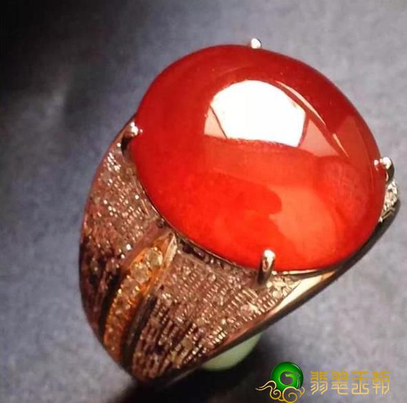 绝品的翡色翡翠——鸡冠子红和鸡油黄翡翠赏析   第1张