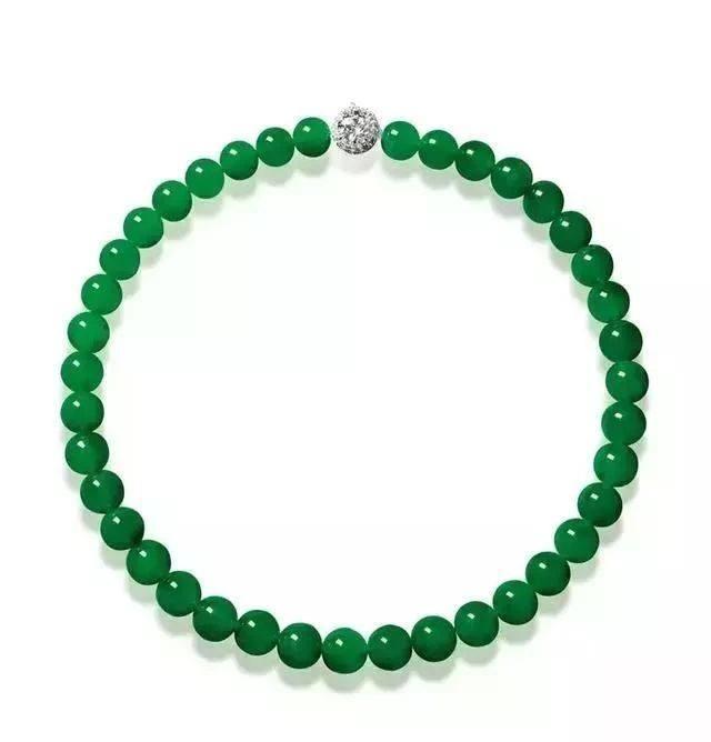 列举2018年翡翠拍卖行情，对比看看你手中的翡翠价值几何  第1张