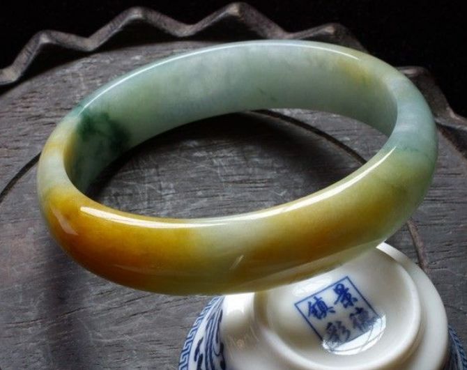 极品翡翠我们该如何看待黄加绿翡翠的市场价格的高低? 第11张