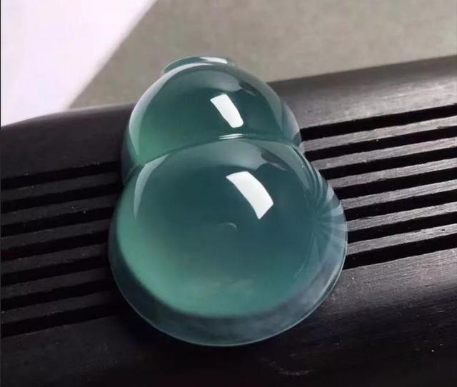 这种翡翠被称为翡翠界的“蓝色妖姬”，选得对不愁没升值空间  第2张