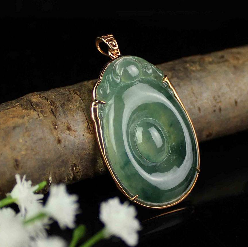 翡翠手镯通常为什么大家都不敢投资翡翠？价格跨度大，评估难度大，款式变化大  第9张