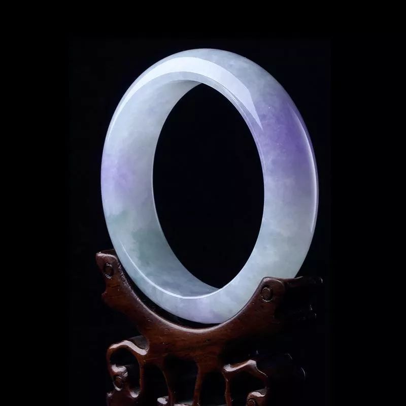 紫罗兰翡翠手镯价格行情大概是怎么样的？  第1张