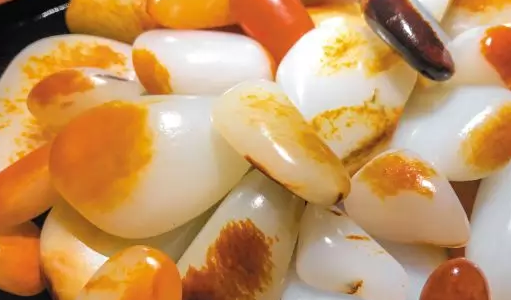 翡翠原石没肉2020年和田玉市场将大变天？这6大趋势或成主流  第3张