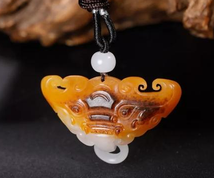 怎么辨别翡翠吊坠真假震撼！2020年和田玉市场前瞻：没想到会是这样的景象  第5张