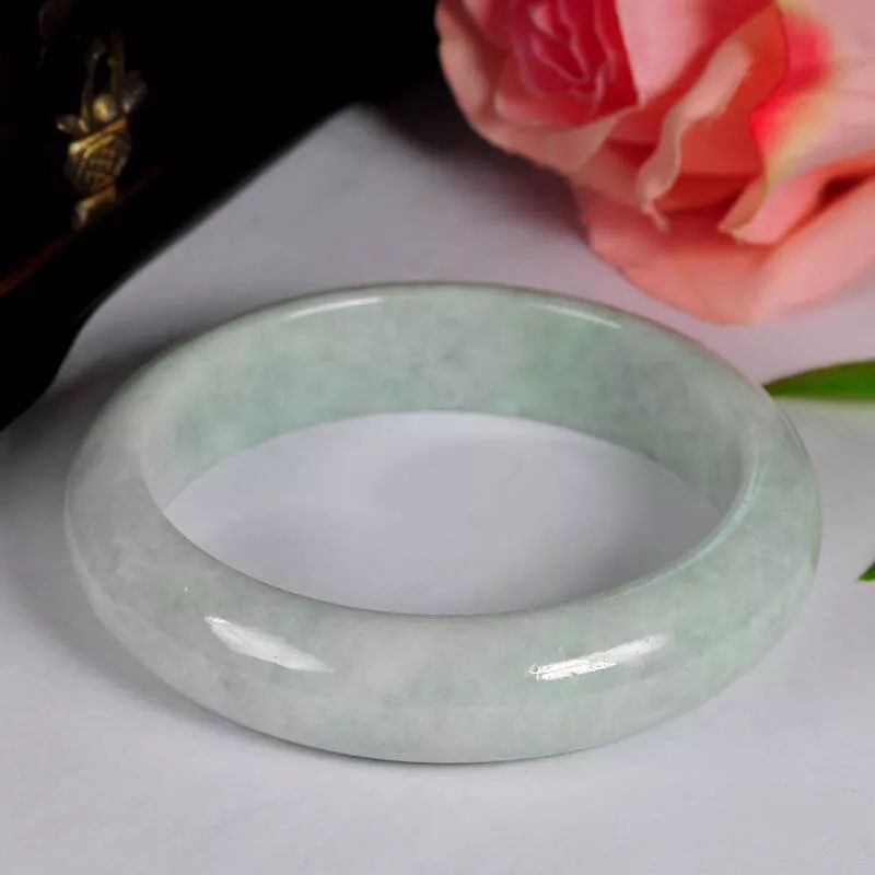 豆种翡翠手镯的价格一般是多少？豆种翡翠手镯有哪些种类？  第1张