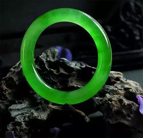 翡翠价格走势，看完这篇就够了  第1张