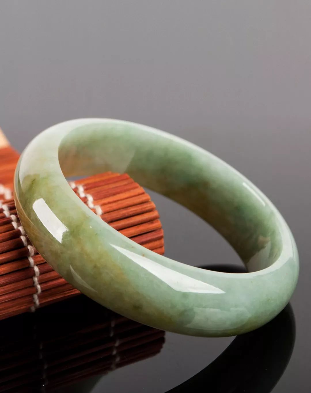 极品翡翠我们该如何看待黄加绿翡翠的市场价格的高低？  第6张