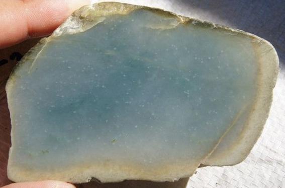 如何保养翡翠糯冰种翡翠切涨不容易，却可以靠手镯芯大涨一次！  第2张