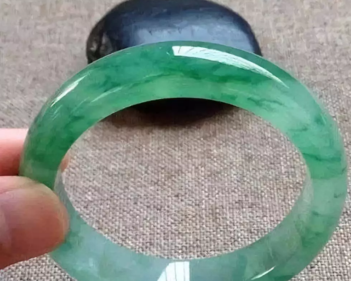 金丝成线谱华章，金丝入翠抒玉境——金丝种翡翠  第7张