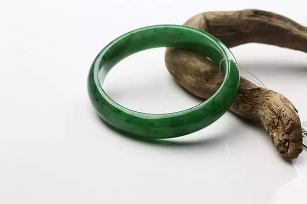 Hot！｜翡翠价格全攻略，你的翡翠手镯到底值多少钱？  第8张