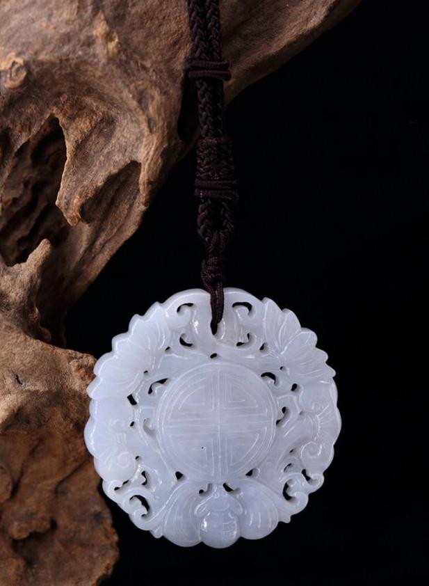 从备受瞩目到遭人嫌弃，经历高开低走后，白色翡翠终于再次逆袭！  第26张