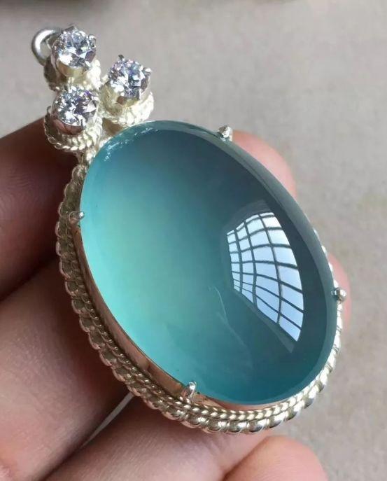 什么是蓝水翡翠？蓝水翡翠价格暴跌了吗？  第7张