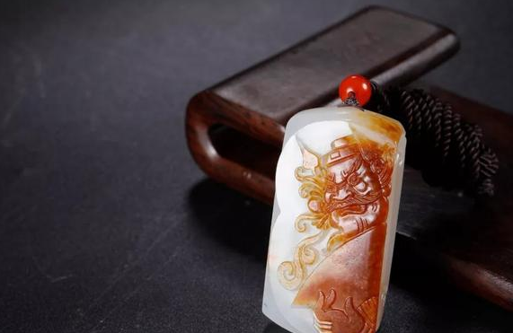 怎么辨别翡翠吊坠真假震撼！2020年和田玉市场前瞻：没想到会是这样的景象  第8张