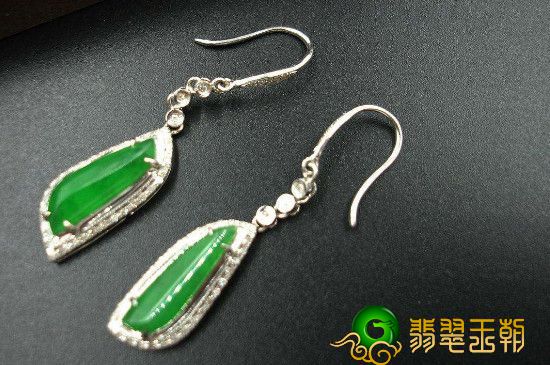 如何分辨翡翠真假，翡翠怎么去分辨真假？   第3张