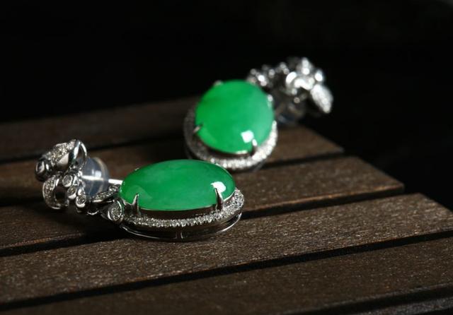 从备受瞩目到遭人嫌弃，经历高开低走后，白色翡翠终于再次逆袭！  第8张