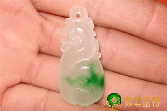 翡翠手镯外形分类翡翠木那和莫西沙有什么区别？木那翡翠和莫西沙翡翠特点   第2张