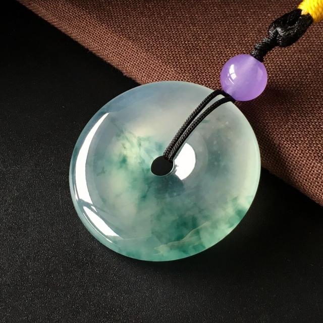 黑色翡翠挂件手编绳子听说翡翠的价格会大跌？你想要知道的真相都在这里了！  第13张