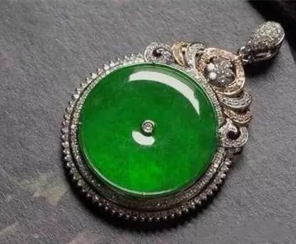 买玉翡翠手镯满绿翡翠很贵？听我的，你也可以买得起！  第5张