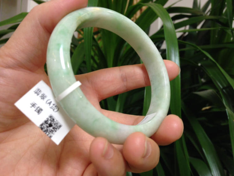 1000元左右的翡翠翡翠传奇之处有哪些？翡翠价格一般多少钱可以买到   第1张