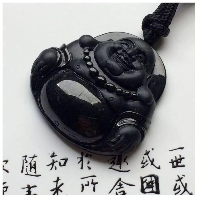 高级翡翠鉴定师绿到发黑的墨翠你见过吗？墨翠挂件的价格如何？  第7张
