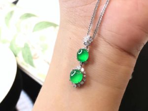 水润润的二颗绿蛋面   第2张