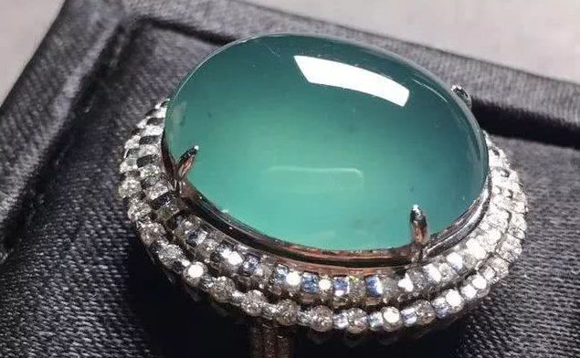 翡翠手镯阳绿飘花今天教朋友们认清翡翠的“三青三水”，买玉不吃亏  第8张