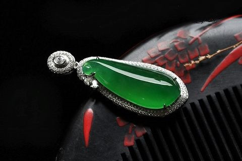 买玉翡翠手镯满绿翡翠很贵？听我的，你也可以买得起！  第1张