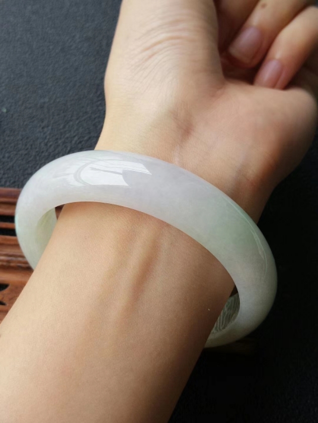 50万以上的翡翠手镯吗翡翠手镯价格对比图，对比查价格，再也不担心上当了  第2张