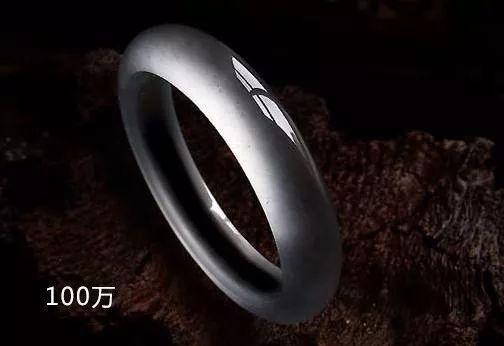 都说绿色的翡翠最贵，但这种满绿竟然不值钱？  第2张