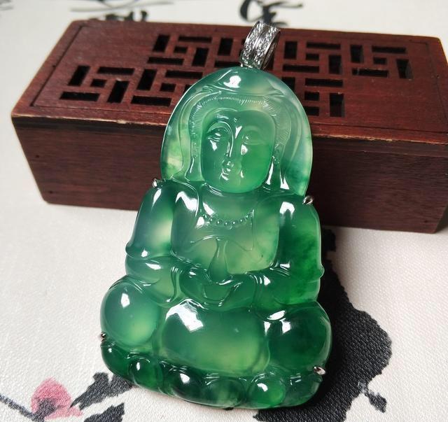 缅甸正阳绿翡翠吊坠最全翡翠知识，看了还怕被宰？  第2张