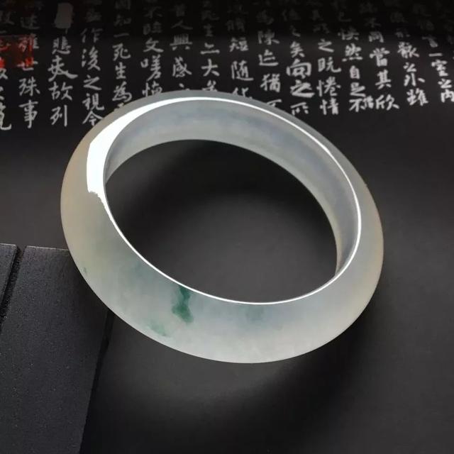 糯种翡翠都很廉价吗？冰糯种手镯在什么价位？  第1张
