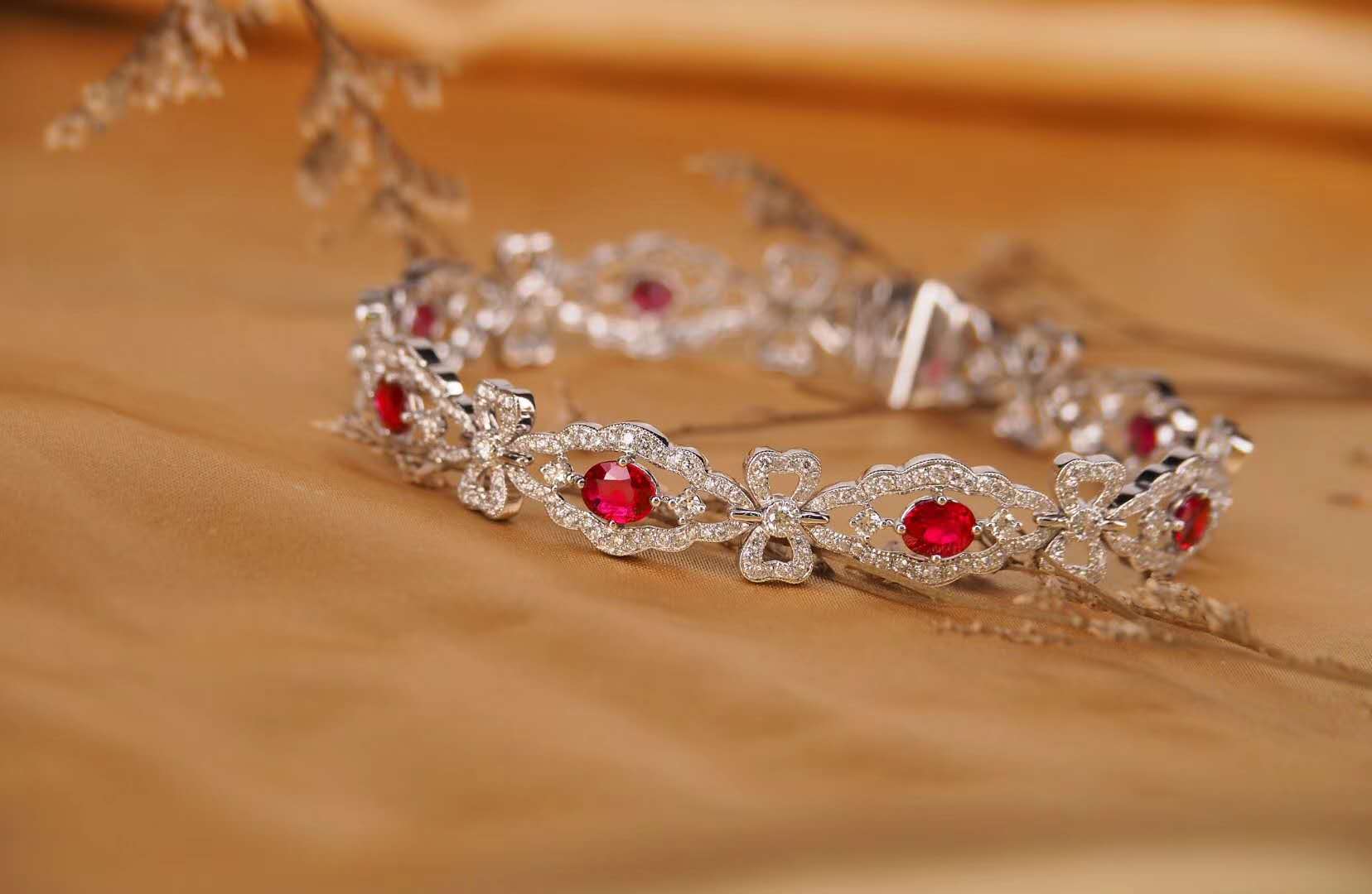 翡翠透明吗红宝石的价格涨幅超过钻石的原因是什么  第3张